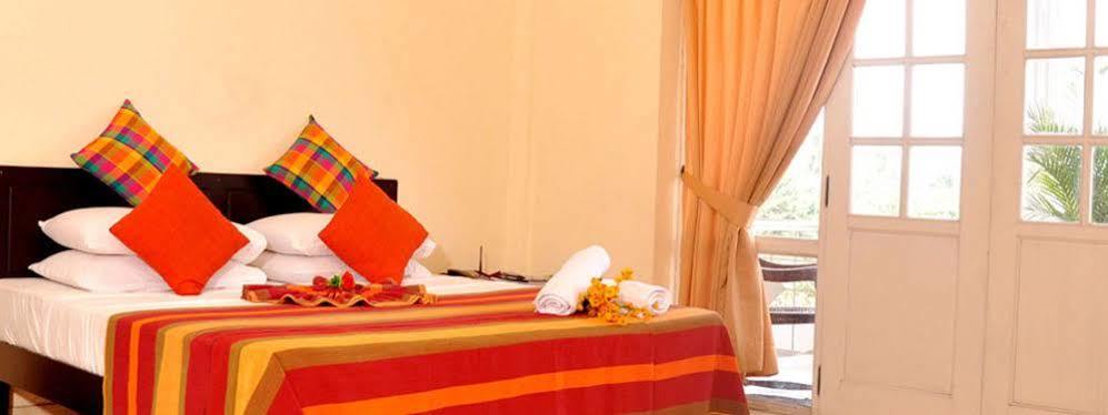 Hotel Nathaliya Katunayaka Ngoại thất bức ảnh